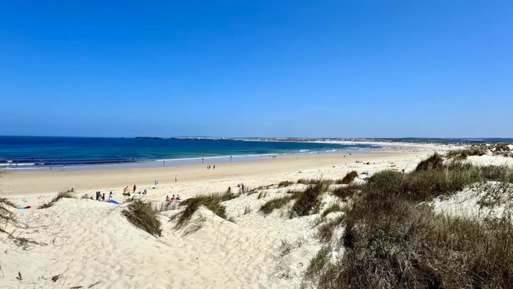Dünenlandschaft in der Nähe von Peniche bei der Lagune von Óbidos an Portugals Westküste