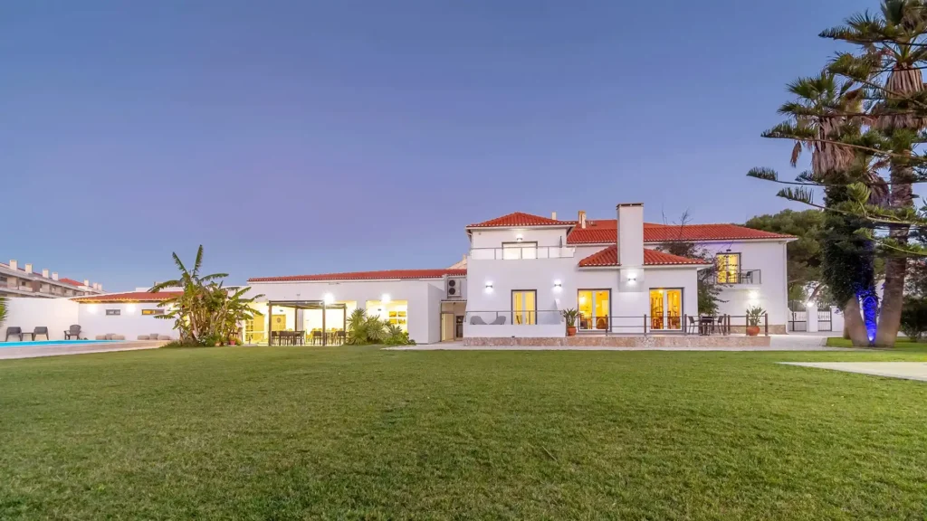 Das Hotel für die Golfreise in Portugal mit großem, grünen Garten.