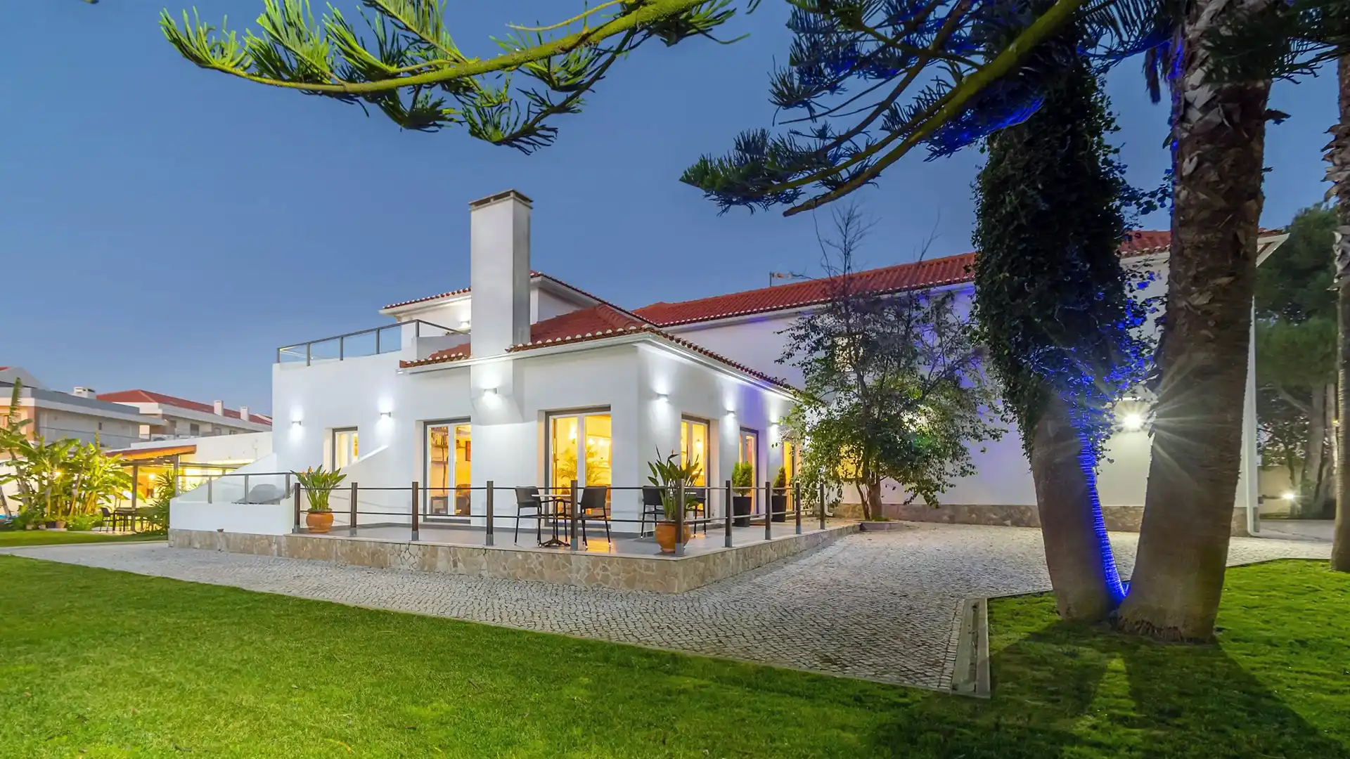 Bibliothek mit Bar und Sitzgelegenheiten im Silver Seahorse Retreat