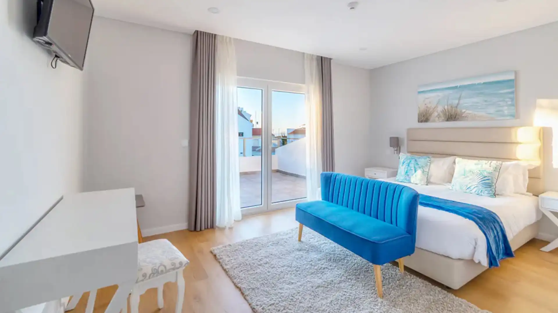 Superior Zimmer im Silver Seahorse Retreat mit Terrasse, Pool- und Meerblick