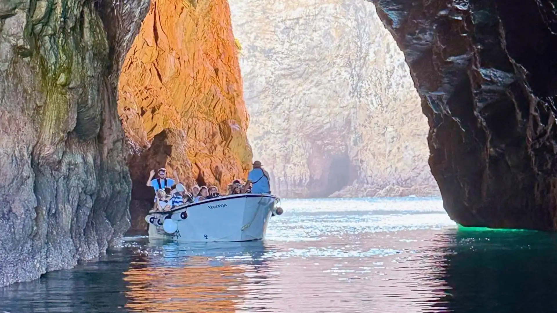 Bootsausflug zur Meeresgrotte an der Atlantikküste bei Peniche